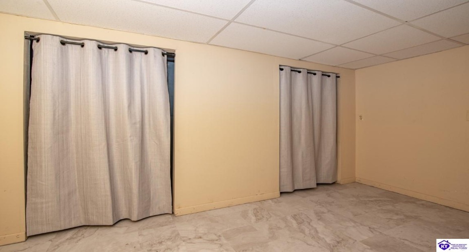 Berrytown Road, Rineyville, Kentucky 40162, ,3 BathroomsBathrooms,For Sale,Berrytown Road,HK23003433