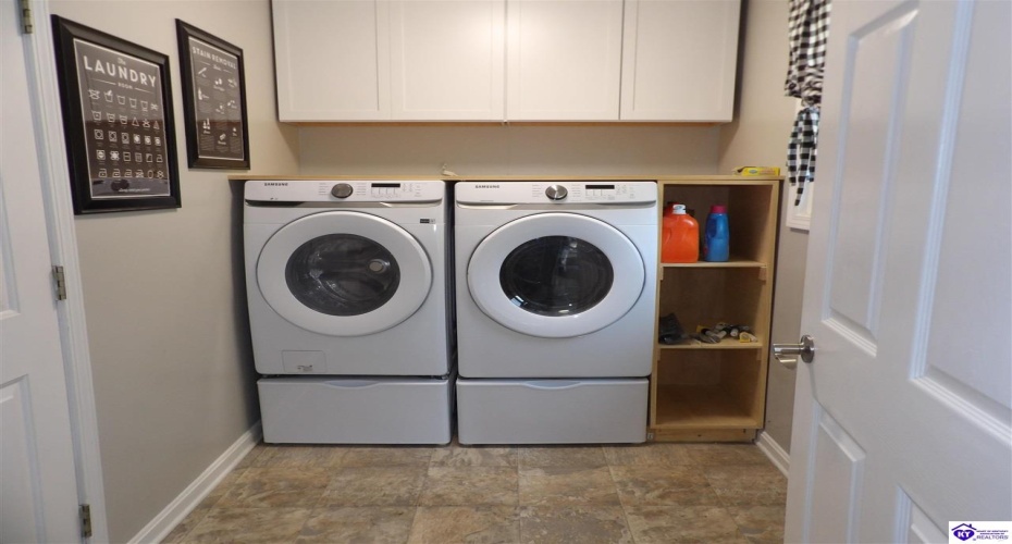 Skyline Drive, Radcliff, Kentucky 40160-0000, ,4 BathroomsBathrooms,For Sale,Skyline Drive,HK24003229