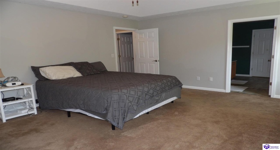 Skyline Drive, Radcliff, Kentucky 40160-0000, ,4 BathroomsBathrooms,For Sale,Skyline Drive,HK24003229