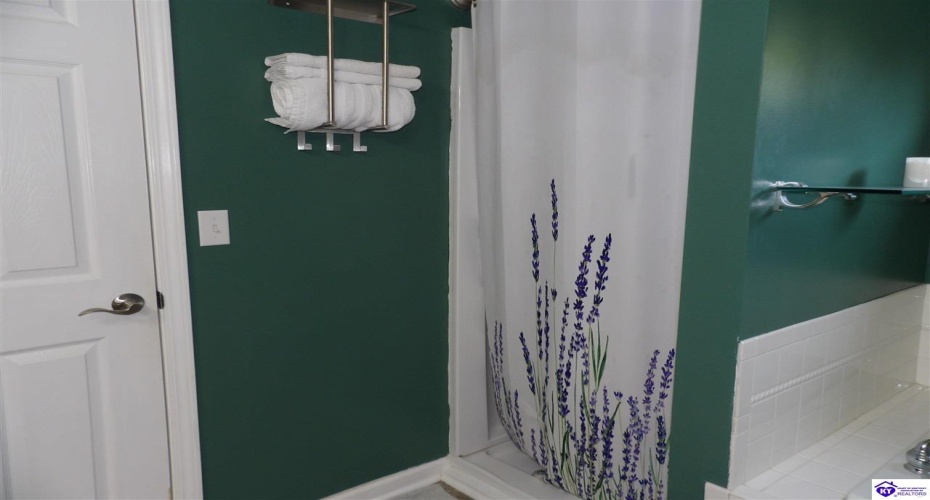 Skyline Drive, Radcliff, Kentucky 40160-0000, ,4 BathroomsBathrooms,For Sale,Skyline Drive,HK24003229