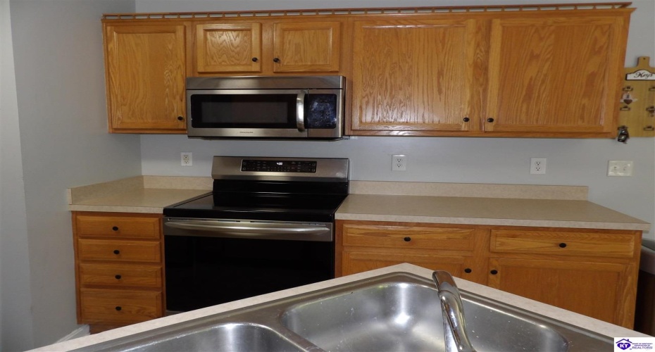 Skyline Drive, Radcliff, Kentucky 40160-0000, ,4 BathroomsBathrooms,For Sale,Skyline Drive,HK24003229