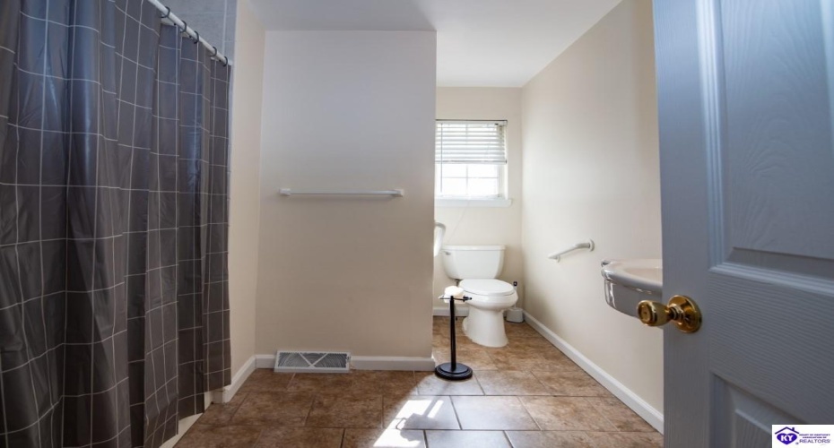 Johnstown Road, Elizabethtown, Kentucky 42701, ,2 BathroomsBathrooms,For Sale,Johnstown Road,HK24003233 Johnstown Road, Elizabethtown, Kentucky 42701, ,2 BathroomsBathrooms,For Sale,Johnstown Road,HK24003233