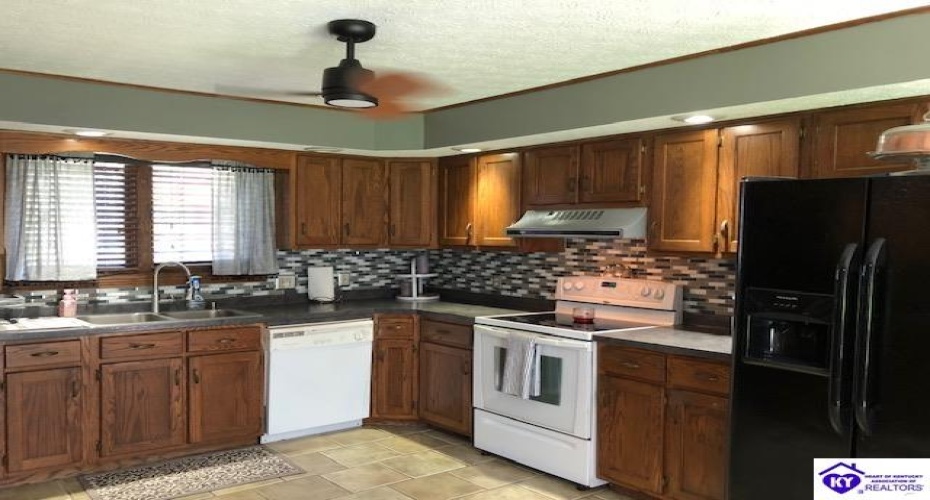 Landon Lane, Campbellsville, Kentucky 42718, ,3 BathroomsBathrooms,For Sale,Landon Lane,HK24003261 Landon Lane, Campbellsville, Kentucky 42718, ,3 BathroomsBathrooms,For Sale,Landon Lane,HK24003261