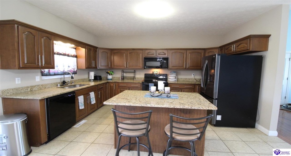 Maxwell Court, Vine Grove, Kentucky 40175, ,3 BathroomsBathrooms,For Sale,Maxwell Court,HK24003276 Maxwell Court, Vine Grove, Kentucky 40175, ,3 BathroomsBathrooms,For Sale,Maxwell Court,HK24003276