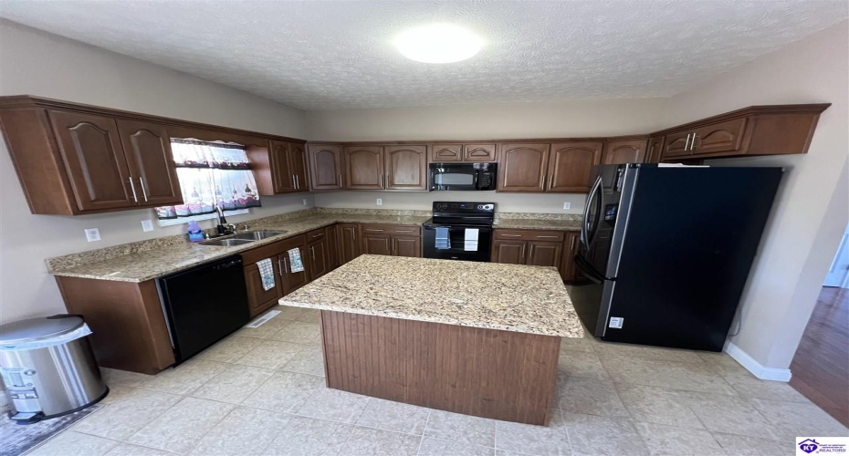 Maxwell Court, Vine Grove, Kentucky 40175, ,3 BathroomsBathrooms,For Sale,Maxwell Court,HK24003276 Maxwell Court, Vine Grove, Kentucky 40175, ,3 BathroomsBathrooms,For Sale,Maxwell Court,HK24003276