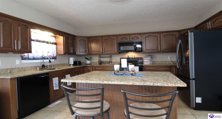 Maxwell Court, Vine Grove, Kentucky 40175, ,3 BathroomsBathrooms,For Sale,Maxwell Court,HK24003276 Maxwell Court, Vine Grove, Kentucky 40175, ,3 BathroomsBathrooms,For Sale,Maxwell Court,HK24003276