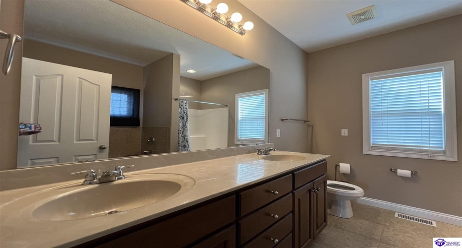 Maxwell Court, Vine Grove, Kentucky 40175, ,3 BathroomsBathrooms,For Sale,Maxwell Court,HK24003276 Maxwell Court, Vine Grove, Kentucky 40175, ,3 BathroomsBathrooms,For Sale,Maxwell Court,HK24003276