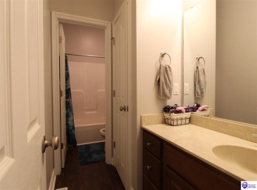 Maxwell Court, Vine Grove, Kentucky 40175, ,3 BathroomsBathrooms,For Sale,Maxwell Court,HK24003276 Maxwell Court, Vine Grove, Kentucky 40175, ,3 BathroomsBathrooms,For Sale,Maxwell Court,HK24003276