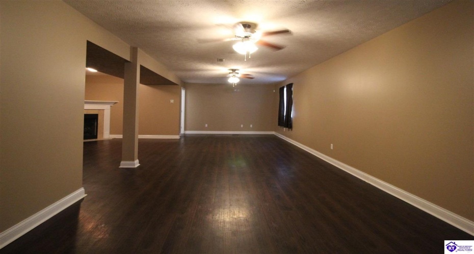 Maxwell Court, Vine Grove, Kentucky 40175, ,3 BathroomsBathrooms,For Sale,Maxwell Court,HK24003276 Maxwell Court, Vine Grove, Kentucky 40175, ,3 BathroomsBathrooms,For Sale,Maxwell Court,HK24003276