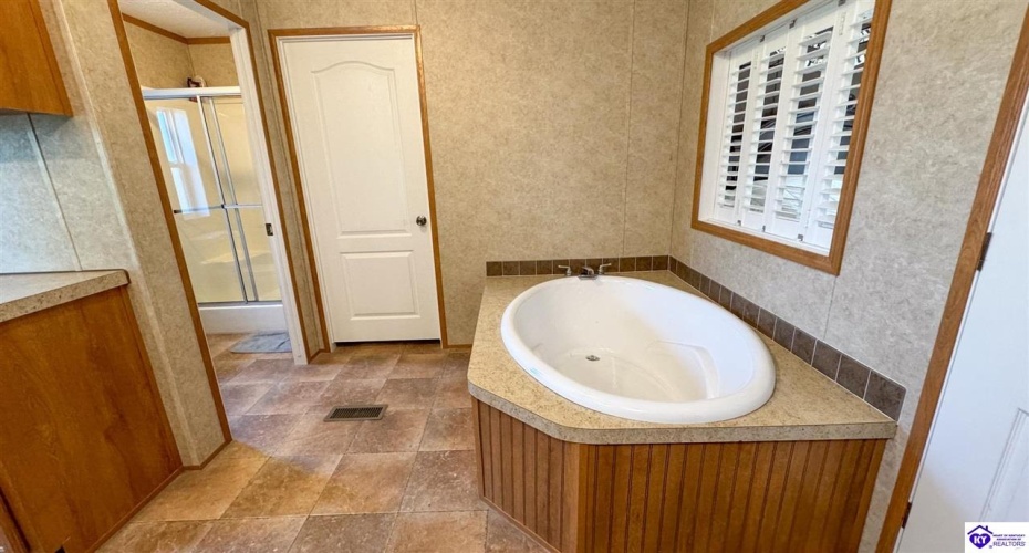 Joe Kerr Road, Campbellsville, Kentucky 42718, ,2 BathroomsBathrooms,For Sale,Joe Kerr Road,HK24003277 Joe Kerr Road, Campbellsville, Kentucky 42718, ,2 BathroomsBathrooms,For Sale,Joe Kerr Road,HK24003277