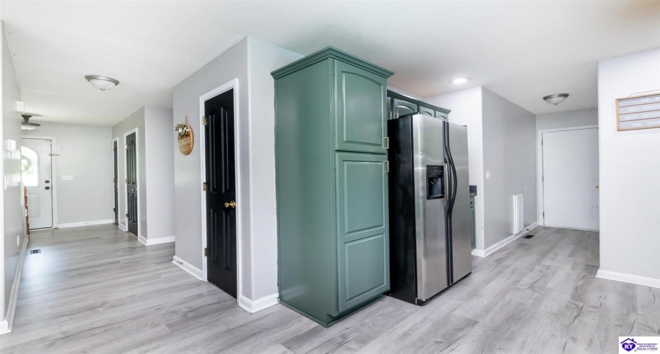 Emmaus Circle, Elizabethtown, Kentucky 42701, ,4 BathroomsBathrooms,For Sale,Emmaus Circle,HK24003301