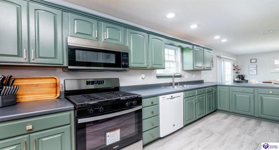 Emmaus Circle, Elizabethtown, Kentucky 42701, ,4 BathroomsBathrooms,For Sale,Emmaus Circle,HK24003301