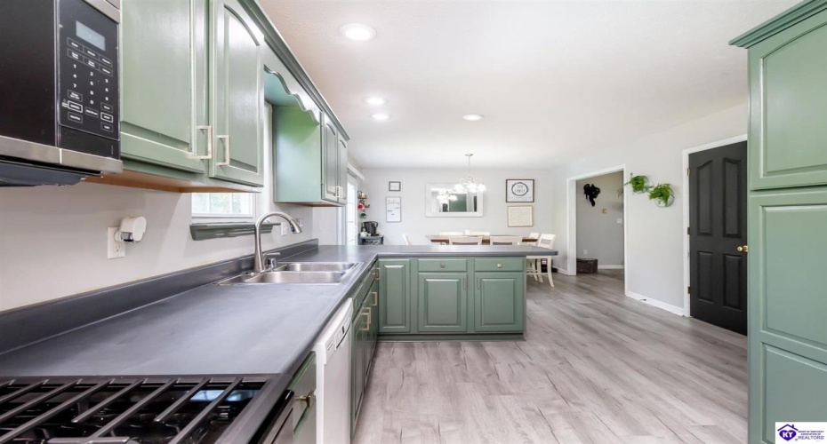 Emmaus Circle, Elizabethtown, Kentucky 42701, ,4 BathroomsBathrooms,For Sale,Emmaus Circle,HK24003301