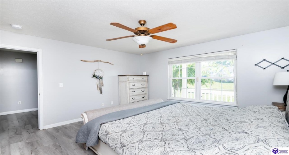 Emmaus Circle, Elizabethtown, Kentucky 42701, ,4 BathroomsBathrooms,For Sale,Emmaus Circle,HK24003301