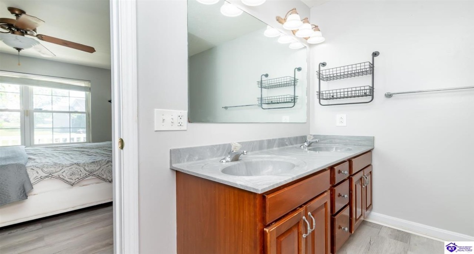 Emmaus Circle, Elizabethtown, Kentucky 42701, ,4 BathroomsBathrooms,For Sale,Emmaus Circle,HK24003301