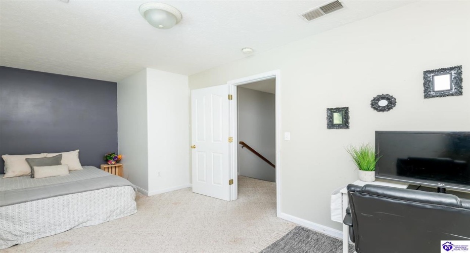 Emmaus Circle, Elizabethtown, Kentucky 42701, ,4 BathroomsBathrooms,For Sale,Emmaus Circle,HK24003301