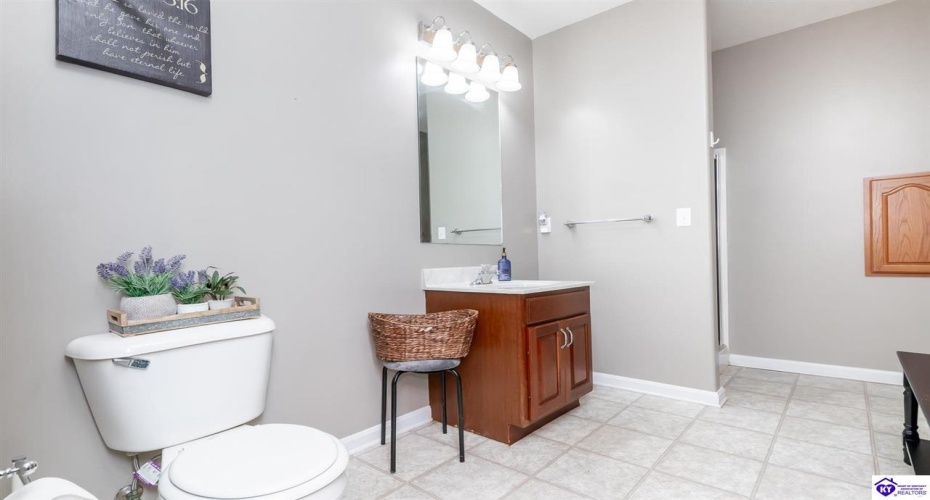 Emmaus Circle, Elizabethtown, Kentucky 42701, ,4 BathroomsBathrooms,For Sale,Emmaus Circle,HK24003301