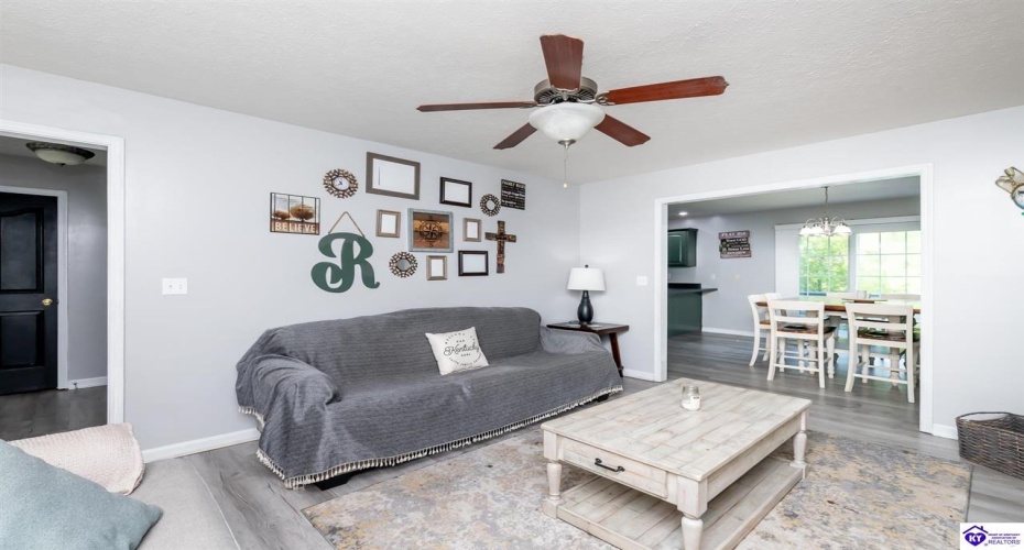 Emmaus Circle, Elizabethtown, Kentucky 42701, ,4 BathroomsBathrooms,For Sale,Emmaus Circle,HK24003301