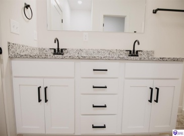 Henry Street, Elizabethtown, Kentucky 42701, ,3 BathroomsBathrooms,For Sale,Henry Street,HK24003303 Henry Street, Elizabethtown, Kentucky 42701, ,3 BathroomsBathrooms,For Sale,Henry Street,HK24003303