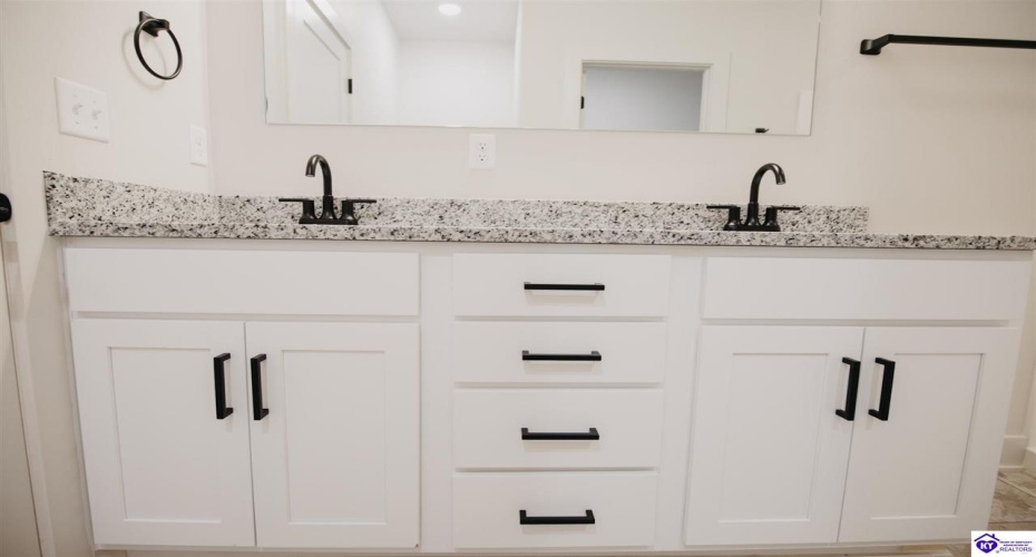 Henry Street, Elizabethtown, Kentucky 42701, ,3 BathroomsBathrooms,For Sale,Henry Street,HK24003303 Henry Street, Elizabethtown, Kentucky 42701, ,3 BathroomsBathrooms,For Sale,Henry Street,HK24003303