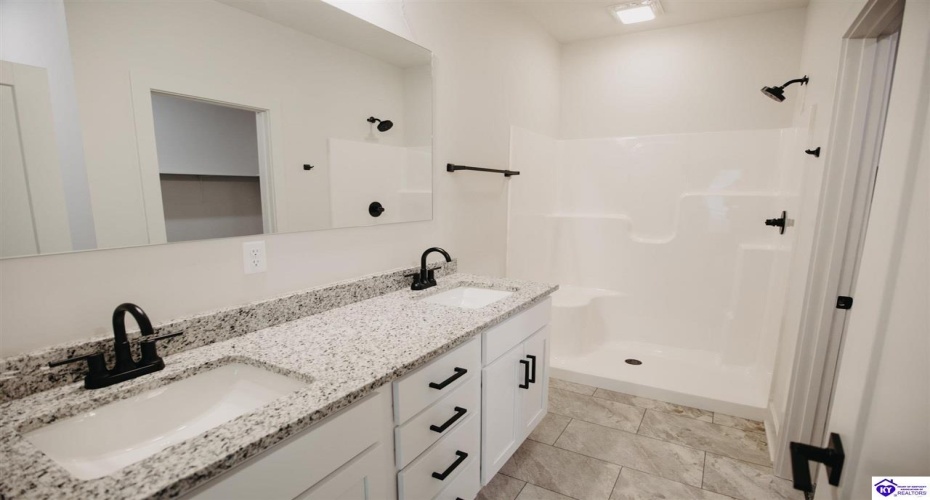 Henry Street, Elizabethtown, Kentucky 42701, ,3 BathroomsBathrooms,For Sale,Henry Street,HK24003303 Henry Street, Elizabethtown, Kentucky 42701, ,3 BathroomsBathrooms,For Sale,Henry Street,HK24003303