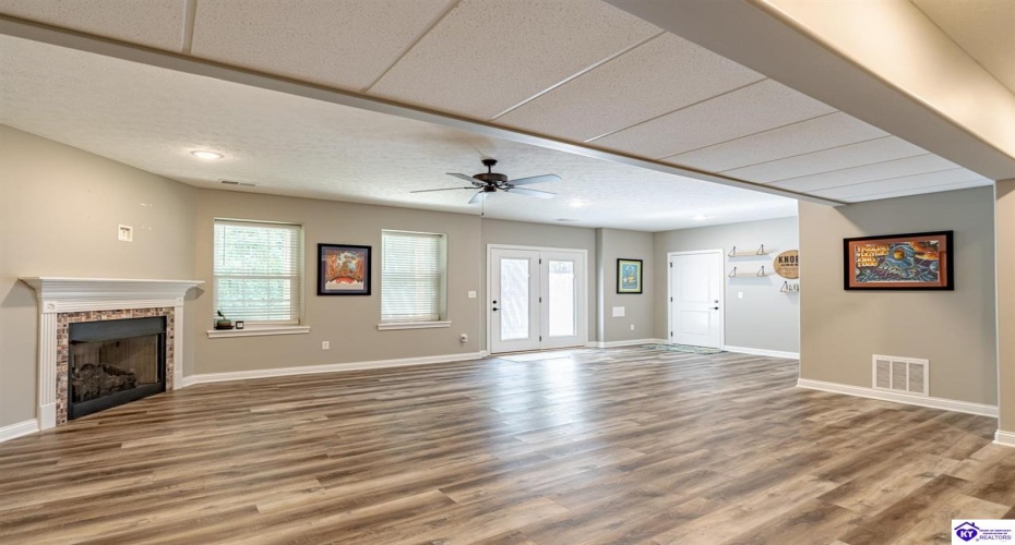 Beasley Boulevard, Elizabethtown, Kentucky 42701, ,4 BathroomsBathrooms,For Sale,Beasley Boulevard,HK24003316 Beasley Boulevard, Elizabethtown, Kentucky 42701, ,4 BathroomsBathrooms,For Sale,Beasley Boulevard,HK24003316