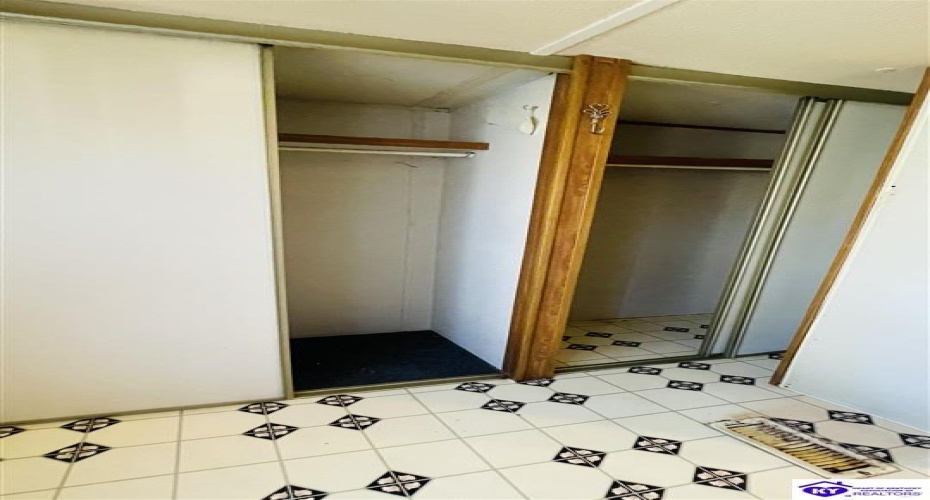 Blowing Springs Road, Greensburg, Kentucky 42743, ,2 BathroomsBathrooms,For Sale,Blowing Springs Road,HK24003324 Blowing Springs Road, Greensburg, Kentucky 42743, ,2 BathroomsBathrooms,For Sale,Blowing Springs Road,HK24003324