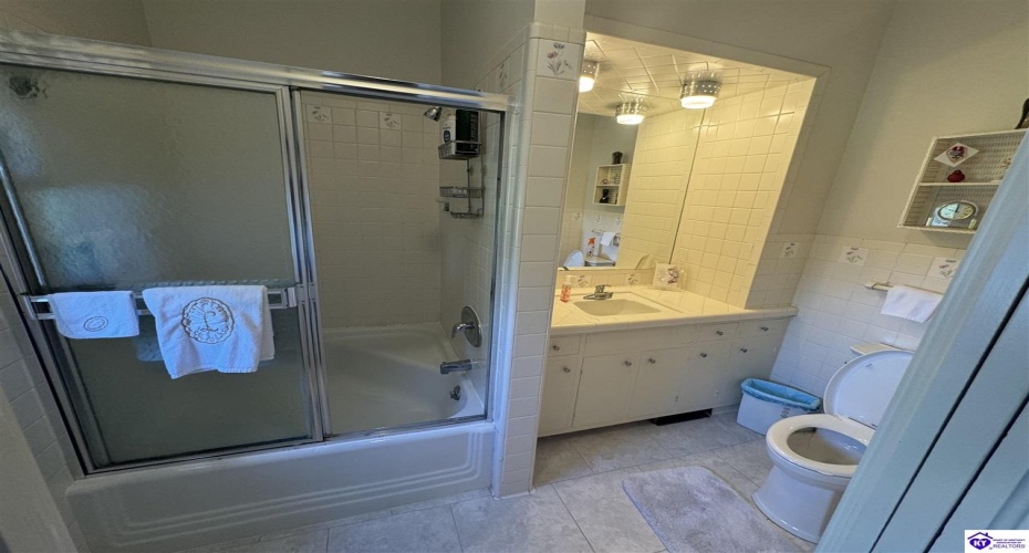 Oak Drive, Elizabethtown, Kentucky 42701, ,6 BathroomsBathrooms,For Sale,Oak Drive,HK24003329 Oak Drive, Elizabethtown, Kentucky 42701, ,6 BathroomsBathrooms,For Sale,Oak Drive,HK24003329