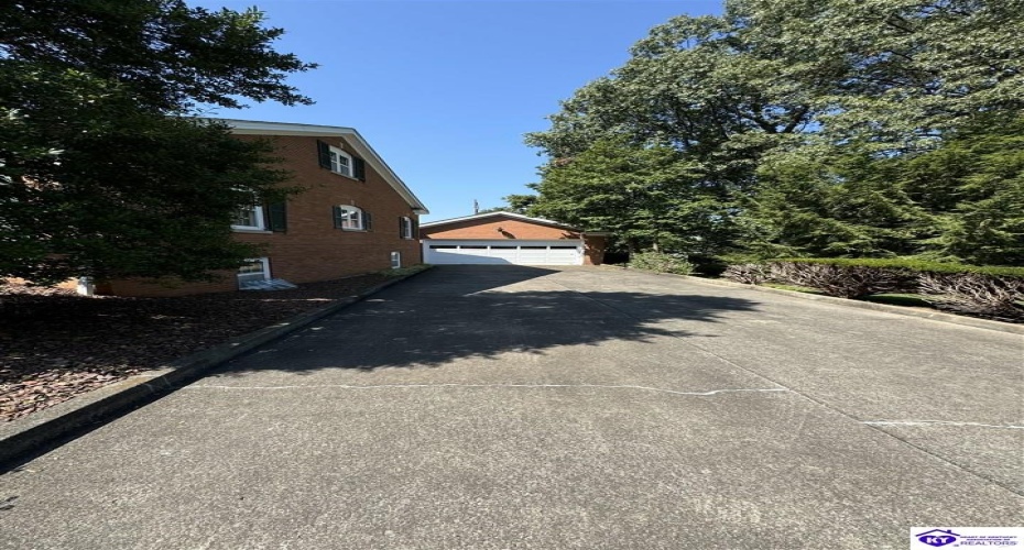 Oak Drive, Elizabethtown, Kentucky 42701, ,6 BathroomsBathrooms,For Sale,Oak Drive,HK24003329 Oak Drive, Elizabethtown, Kentucky 42701, ,6 BathroomsBathrooms,For Sale,Oak Drive,HK24003329