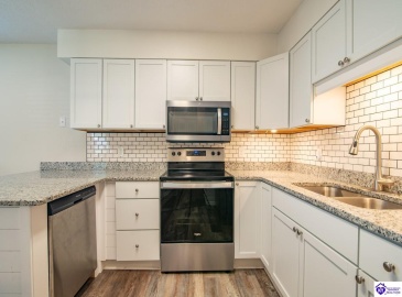 Oak Hill Drive, Elizabethtown, Kentucky 42701, ,2 BathroomsBathrooms,For Sale,Oak Hill Drive,HK24003346 Oak Hill Drive, Elizabethtown, Kentucky 42701, ,2 BathroomsBathrooms,For Sale,Oak Hill Drive,HK24003346