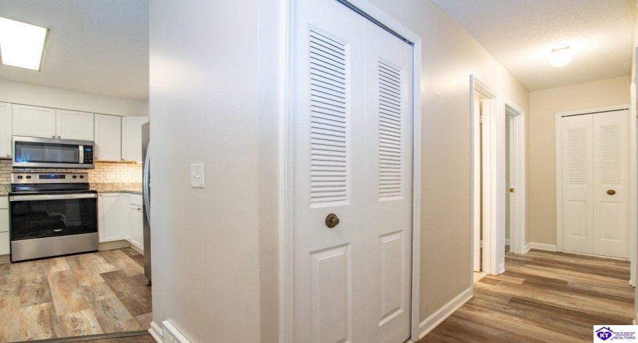 Oak Hill Drive, Elizabethtown, Kentucky 42701, ,2 BathroomsBathrooms,For Sale,Oak Hill Drive,HK24003346 Oak Hill Drive, Elizabethtown, Kentucky 42701, ,2 BathroomsBathrooms,For Sale,Oak Hill Drive,HK24003346