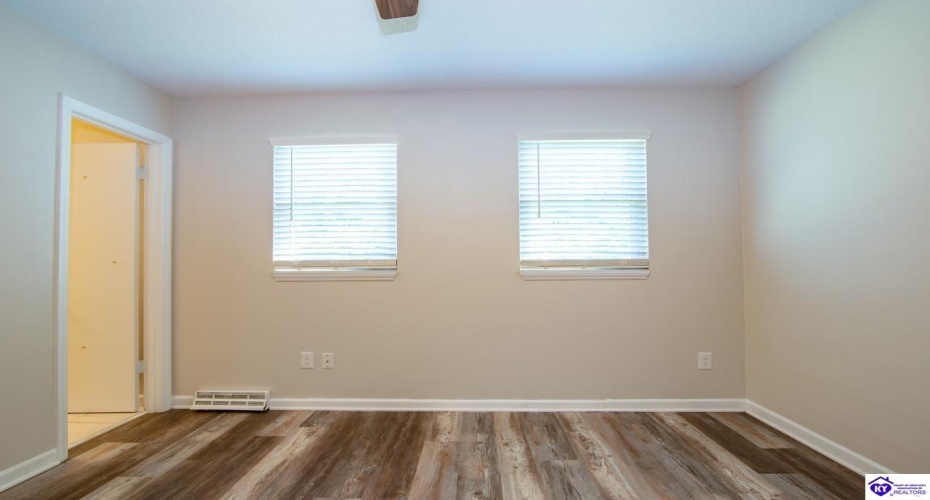 Oak Hill Drive, Elizabethtown, Kentucky 42701, ,2 BathroomsBathrooms,For Sale,Oak Hill Drive,HK24003346 Oak Hill Drive, Elizabethtown, Kentucky 42701, ,2 BathroomsBathrooms,For Sale,Oak Hill Drive,HK24003346