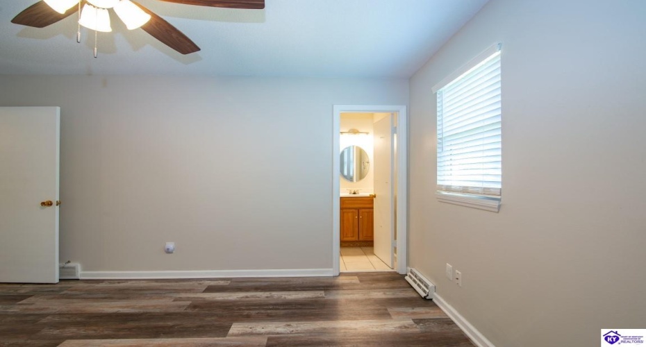 Oak Hill Drive, Elizabethtown, Kentucky 42701, ,2 BathroomsBathrooms,For Sale,Oak Hill Drive,HK24003346 Oak Hill Drive, Elizabethtown, Kentucky 42701, ,2 BathroomsBathrooms,For Sale,Oak Hill Drive,HK24003346