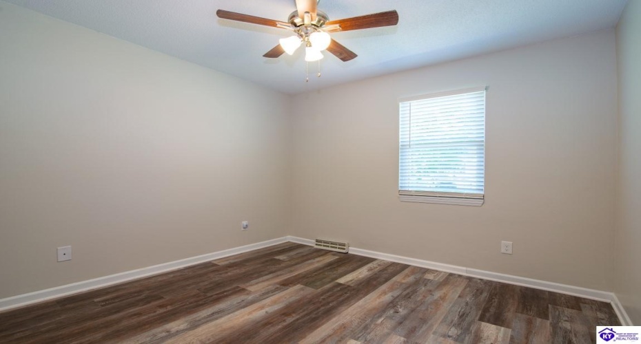 Oak Hill Drive, Elizabethtown, Kentucky 42701, ,2 BathroomsBathrooms,For Sale,Oak Hill Drive,HK24003346 Oak Hill Drive, Elizabethtown, Kentucky 42701, ,2 BathroomsBathrooms,For Sale,Oak Hill Drive,HK24003346