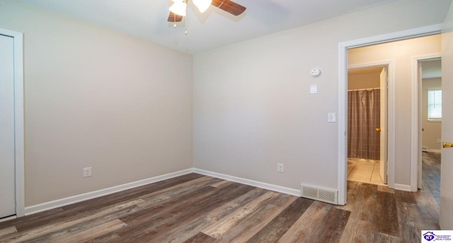 Oak Hill Drive, Elizabethtown, Kentucky 42701, ,2 BathroomsBathrooms,For Sale,Oak Hill Drive,HK24003346 Oak Hill Drive, Elizabethtown, Kentucky 42701, ,2 BathroomsBathrooms,For Sale,Oak Hill Drive,HK24003346