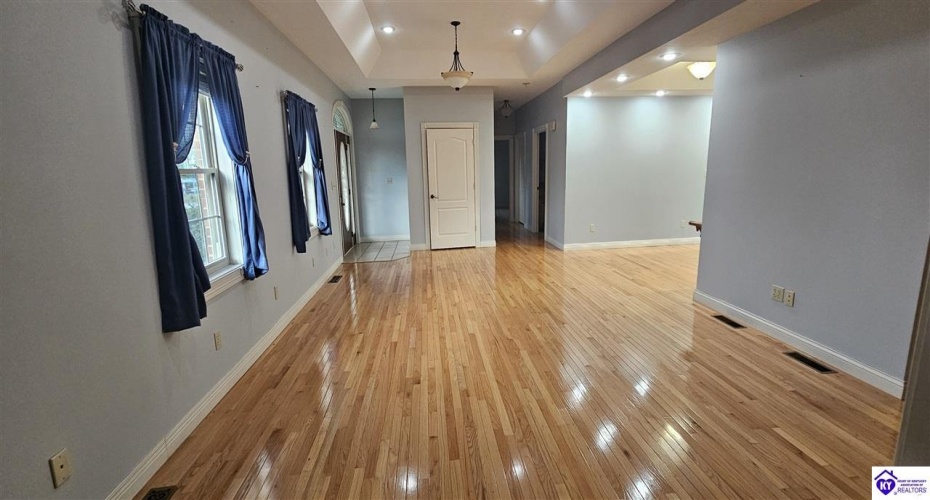 Summersville Road, Greensburg, Kentucky 42743, ,3 BathroomsBathrooms,For Sale,Summersville Road,HK24003356