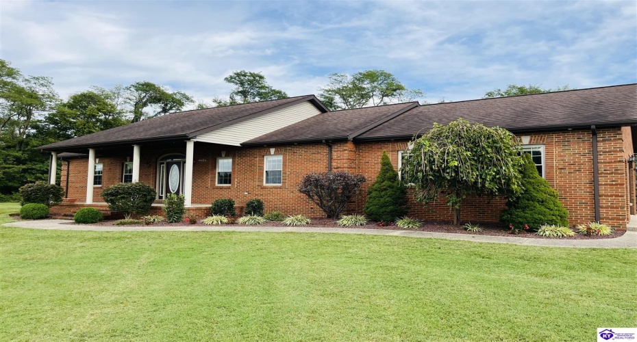 Summersville Road, Greensburg, Kentucky 42743, ,3 BathroomsBathrooms,For Sale,Summersville Road,HK24003356