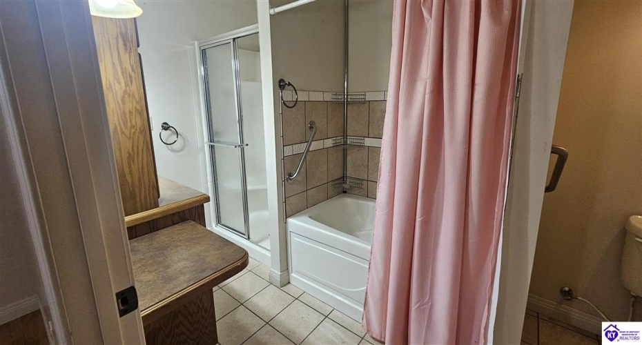 Summersville Road, Greensburg, Kentucky 42743, ,3 BathroomsBathrooms,For Sale,Summersville Road,HK24003356