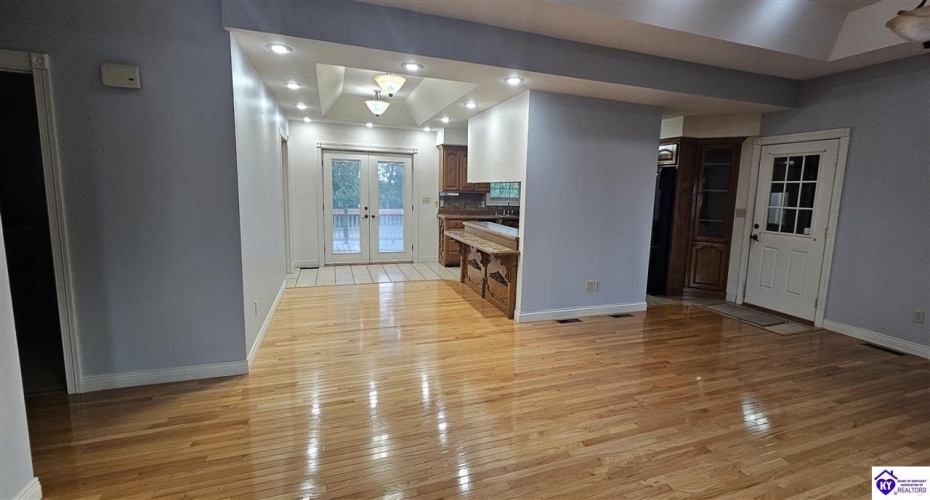 Summersville Road, Greensburg, Kentucky 42743, ,3 BathroomsBathrooms,For Sale,Summersville Road,HK24003356