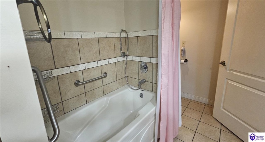 Summersville Road, Greensburg, Kentucky 42743, ,3 BathroomsBathrooms,For Sale,Summersville Road,HK24003356