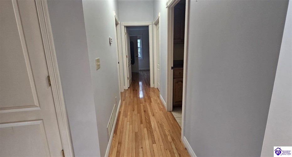 Summersville Road, Greensburg, Kentucky 42743, ,3 BathroomsBathrooms,For Sale,Summersville Road,HK24003356