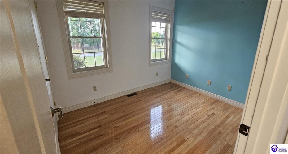 Summersville Road, Greensburg, Kentucky 42743, ,3 BathroomsBathrooms,For Sale,Summersville Road,HK24003356