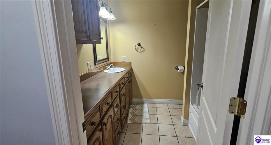 Summersville Road, Greensburg, Kentucky 42743, ,3 BathroomsBathrooms,For Sale,Summersville Road,HK24003356