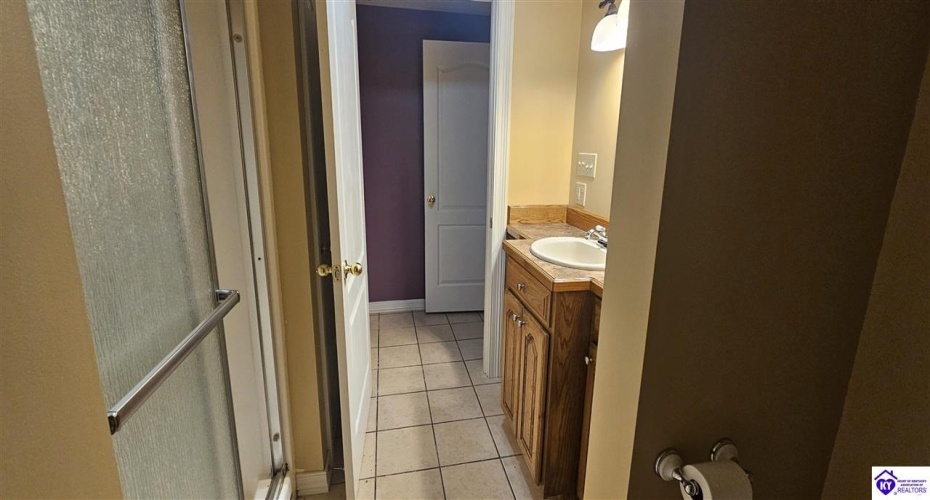 Summersville Road, Greensburg, Kentucky 42743, ,3 BathroomsBathrooms,For Sale,Summersville Road,HK24003356