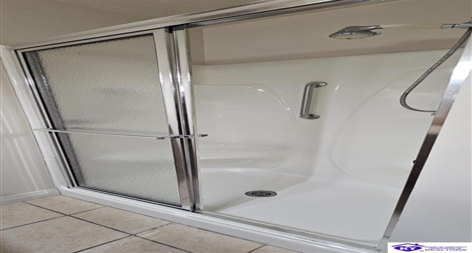 Summersville Road, Greensburg, Kentucky 42743, ,3 BathroomsBathrooms,For Sale,Summersville Road,HK24003356