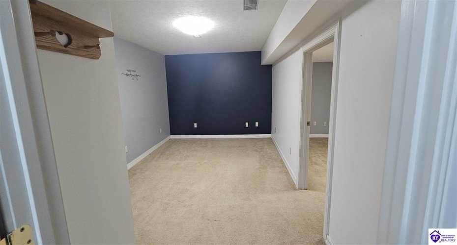 Summersville Road, Greensburg, Kentucky 42743, ,3 BathroomsBathrooms,For Sale,Summersville Road,HK24003356