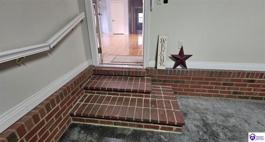 Summersville Road, Greensburg, Kentucky 42743, ,3 BathroomsBathrooms,For Sale,Summersville Road,HK24003356