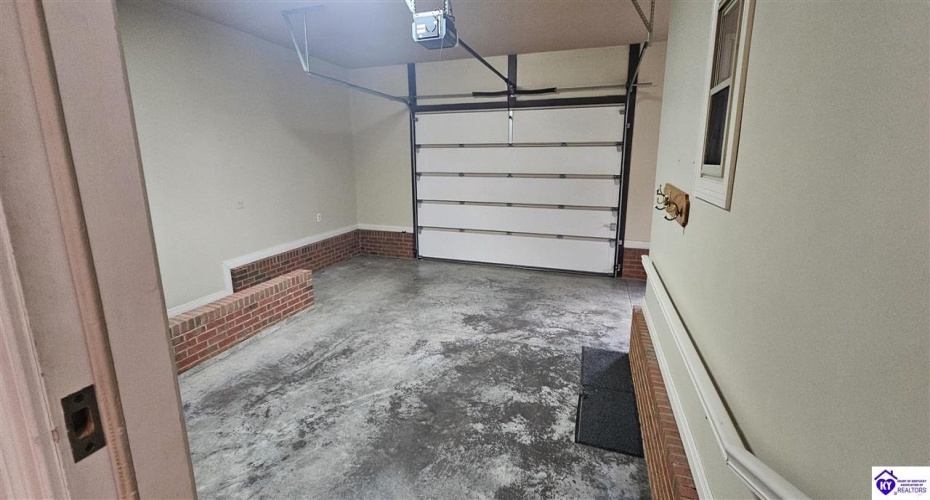 Summersville Road, Greensburg, Kentucky 42743, ,3 BathroomsBathrooms,For Sale,Summersville Road,HK24003356