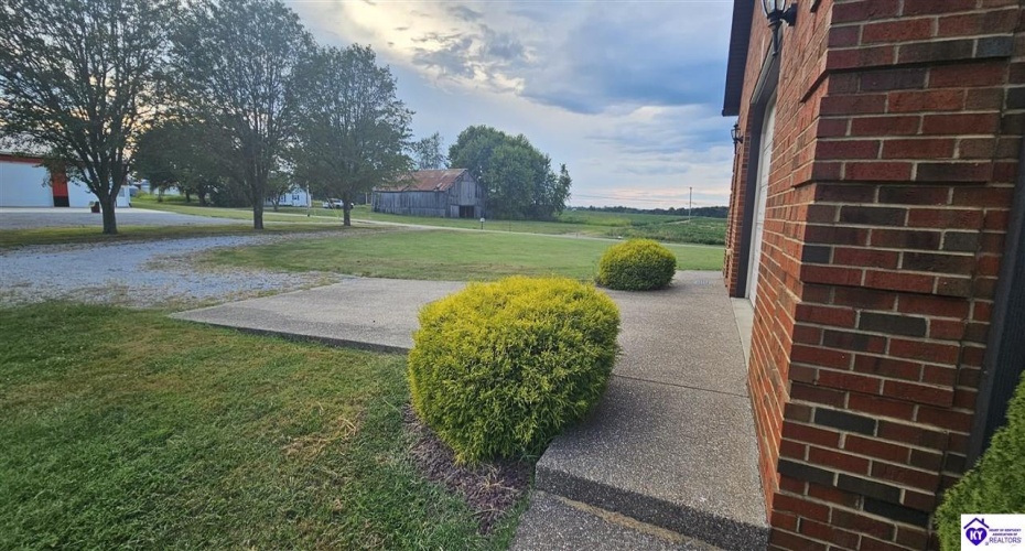 Summersville Road, Greensburg, Kentucky 42743, ,3 BathroomsBathrooms,For Sale,Summersville Road,HK24003356