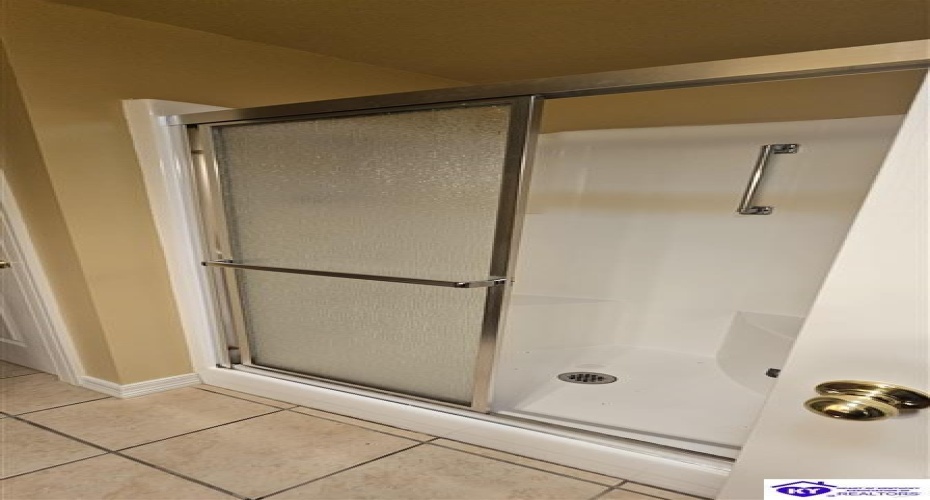 Summersville Road, Greensburg, Kentucky 42743, ,3 BathroomsBathrooms,For Sale,Summersville Road,HK24003356